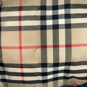 ORIGINAL BURBERRY COAT FOR KIDS UNISEX SIZE 4 YEARS OLD